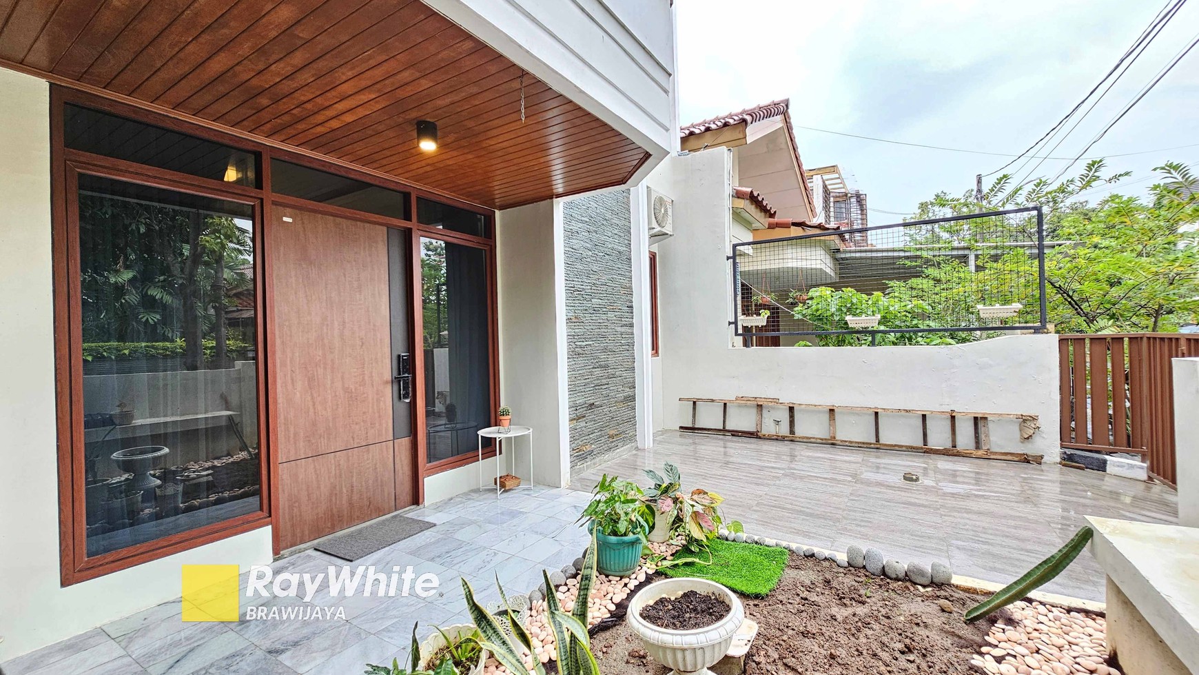 Newly renovated house di Bumi Karang Indah, Lebak Bulus, JakSel, Siap Huni, dekat MRT Lebak Bulus