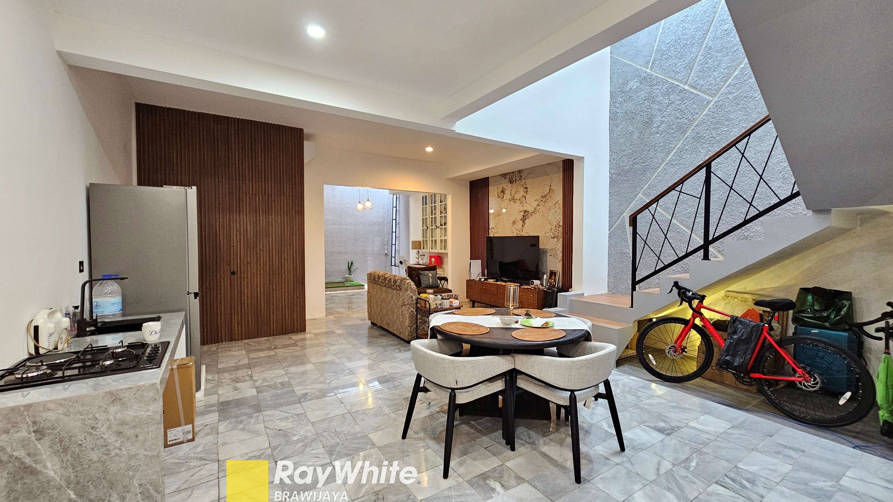 Newly renovated house di Bumi Karang Indah, Lebak Bulus, JakSel, Siap Huni, dekat MRT Lebak Bulus