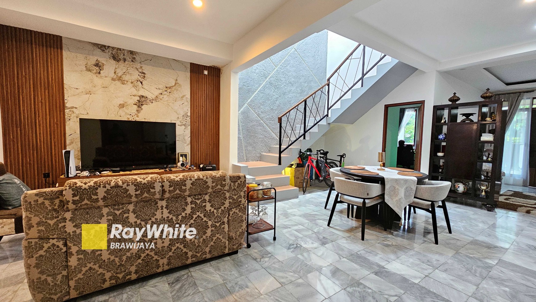 Newly renovated house di Bumi Karang Indah, Lebak Bulus, JakSel, Siap Huni, dekat MRT Lebak Bulus