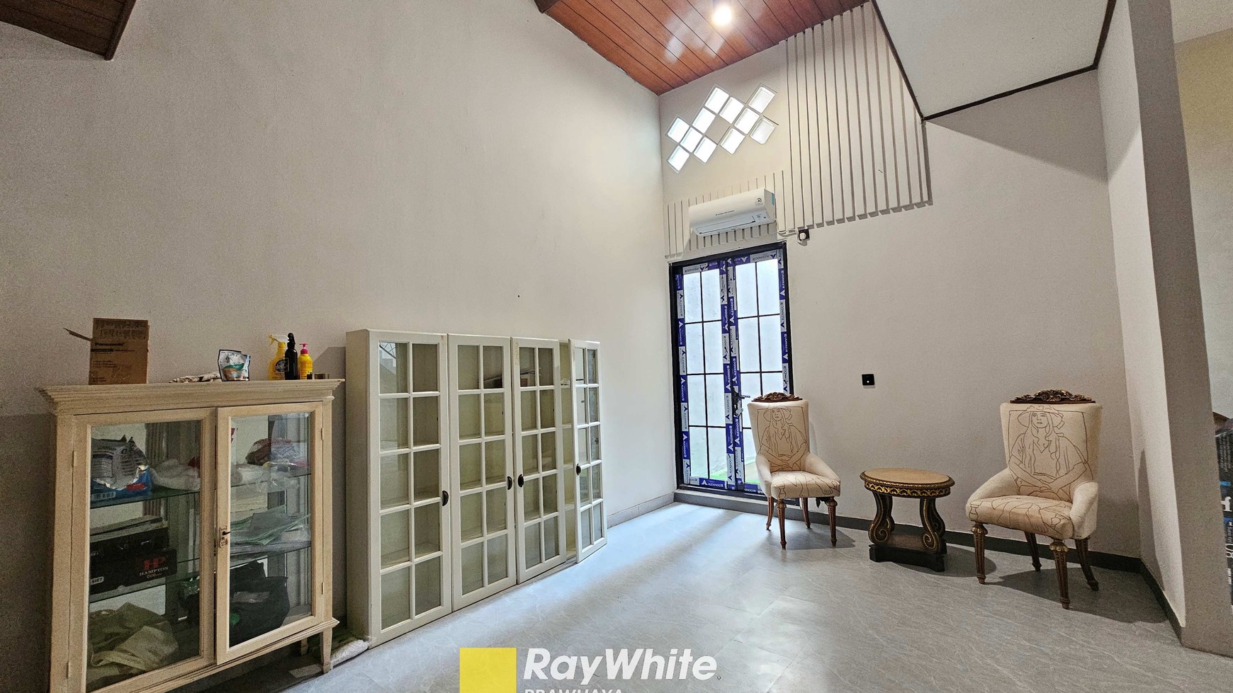Newly renovated house di Bumi Karang Indah, Lebak Bulus, JakSel, Siap Huni, dekat MRT Lebak Bulus