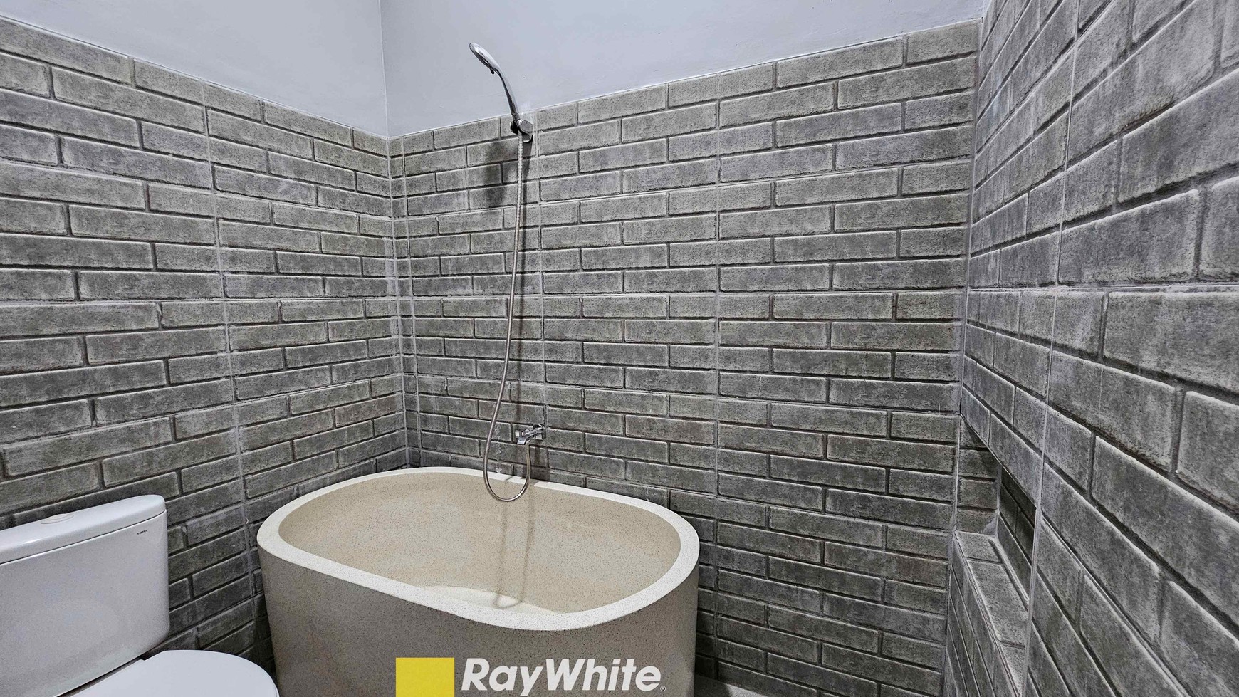 Newly renovated house di Bumi Karang Indah, Lebak Bulus, JakSel, Siap Huni, dekat MRT Lebak Bulus