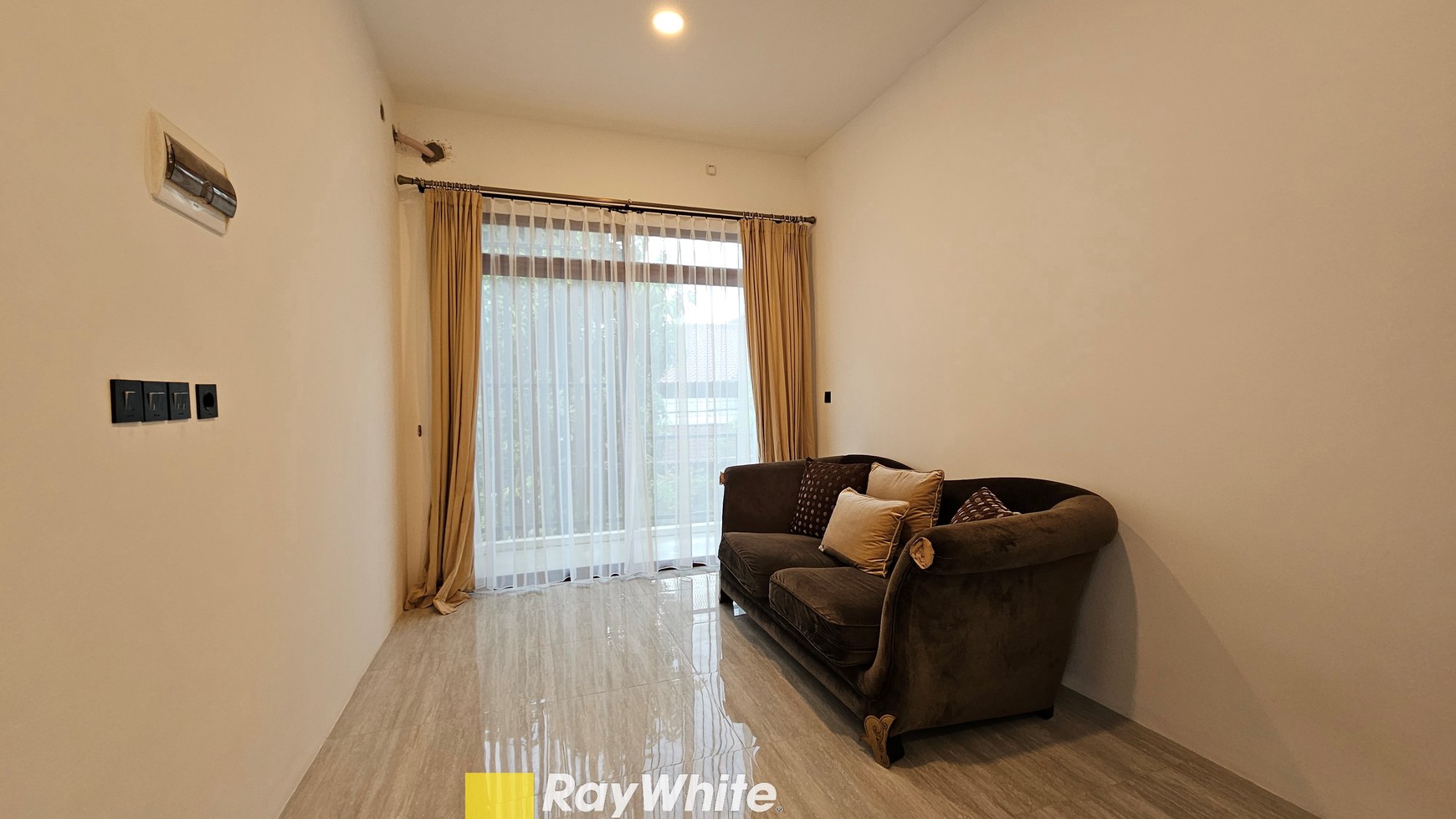 Newly renovated house di Bumi Karang Indah, Lebak Bulus, JakSel, Siap Huni, dekat MRT Lebak Bulus
