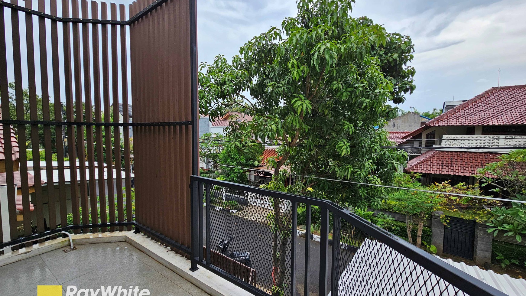 Newly renovated house di Bumi Karang Indah, Lebak Bulus, JakSel, Siap Huni, dekat MRT Lebak Bulus