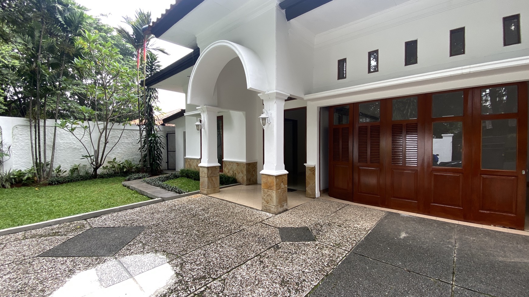 BEAUTIFUL HOUSE WITH BIG BACKYARD AT KEMANG AREA