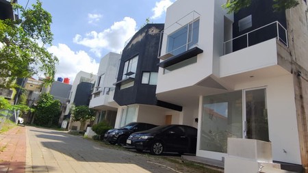 Rumah Minimalis, bebas banjir dalam CLuster di Ciputat