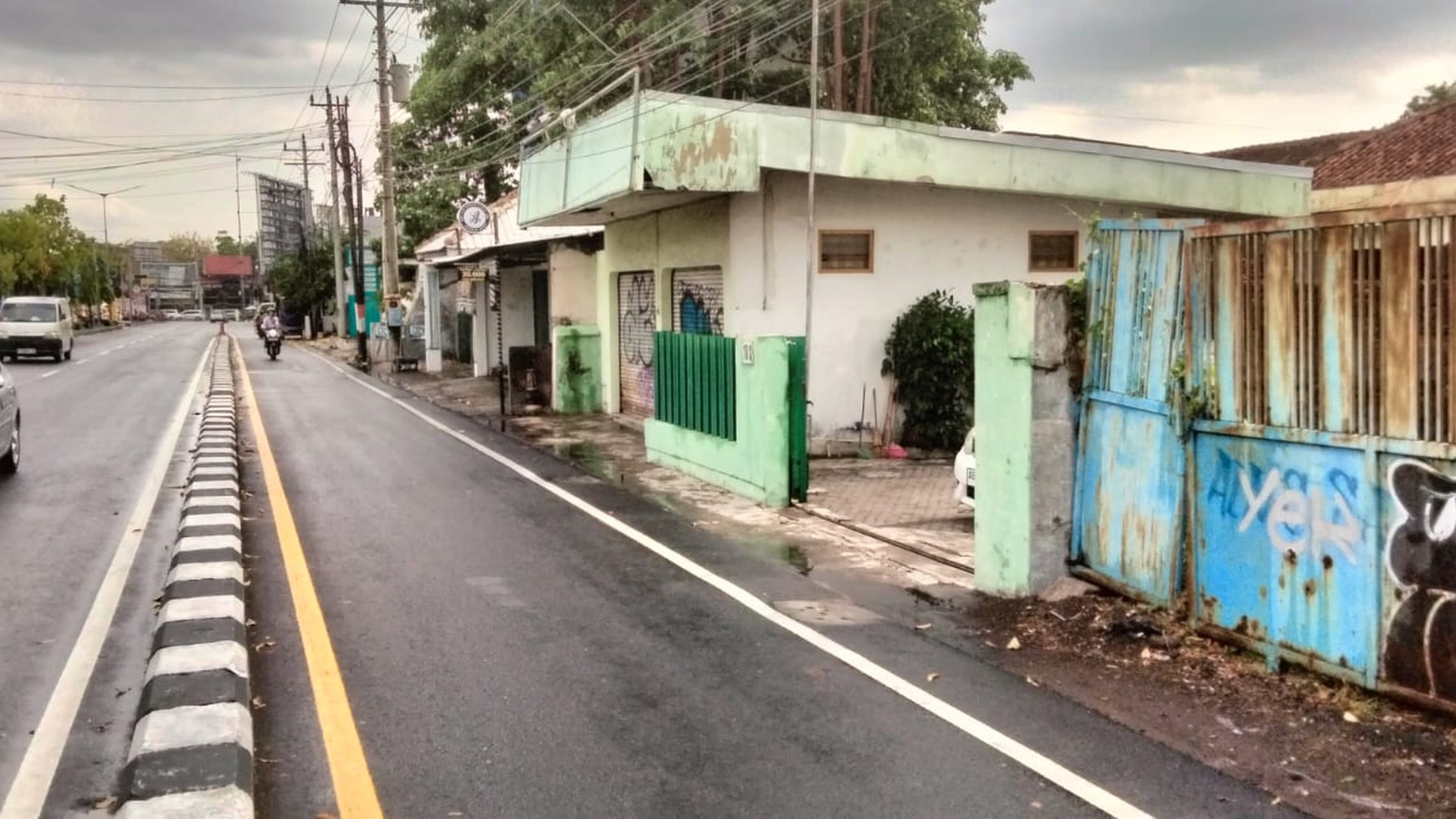 Rumah Tinggal 6 Kamar Lokasi Strategis di Jl Arteri Maguwoharjo Depok Sleman 