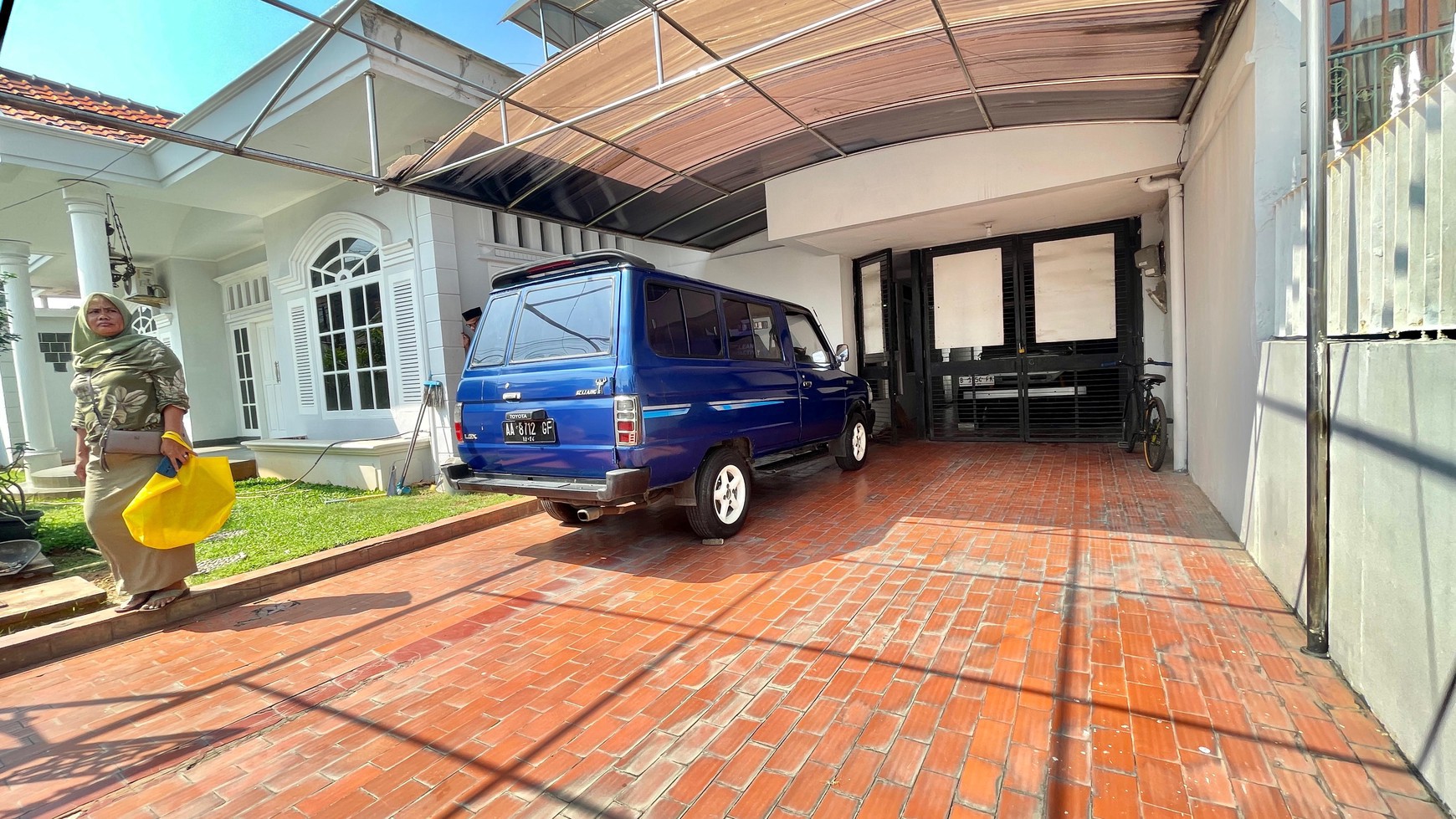 Rumah Hitung Tanah Area Cipete