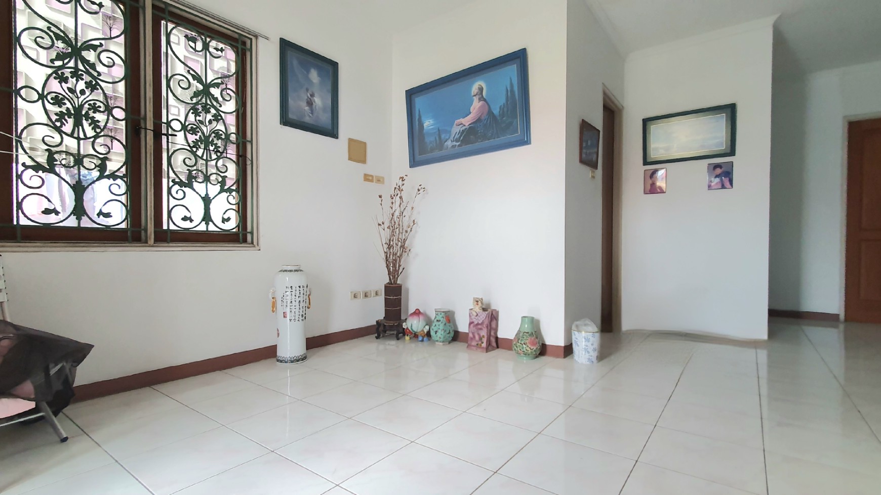 Rumah keluarga ramah dan nyaman di Gading Kirana Barat, Kelapa Gading