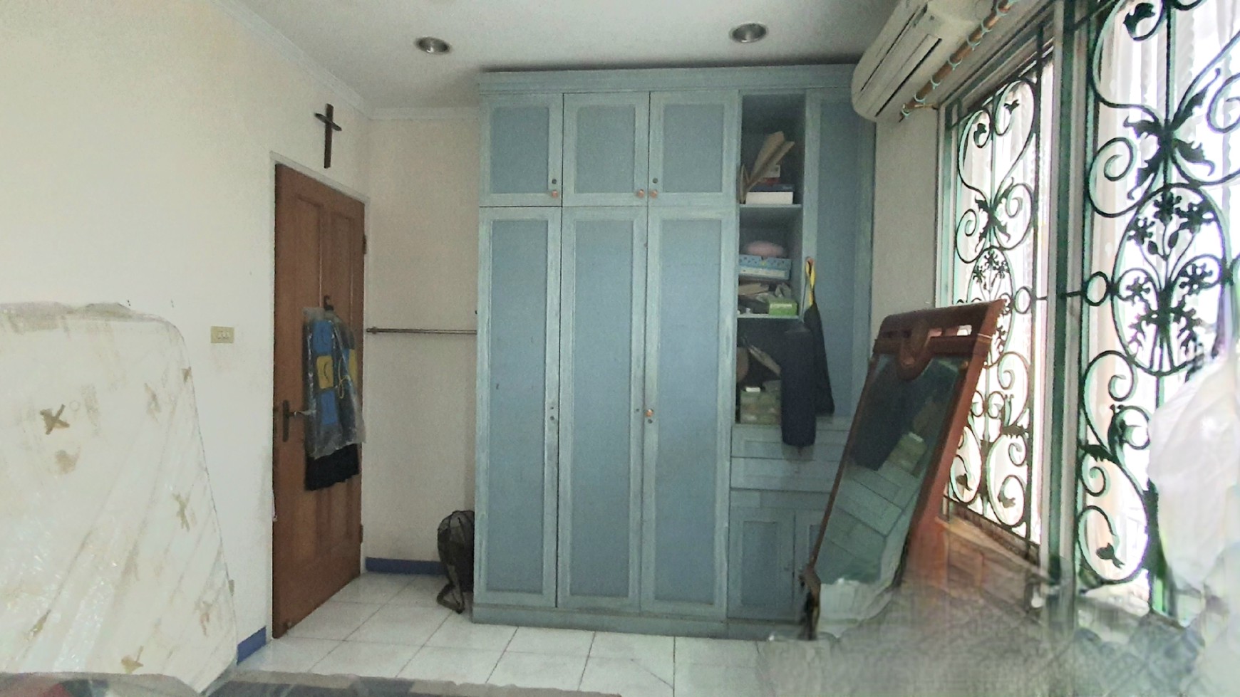 Rumah keluarga ramah dan nyaman di Gading Kirana Barat, Kelapa Gading