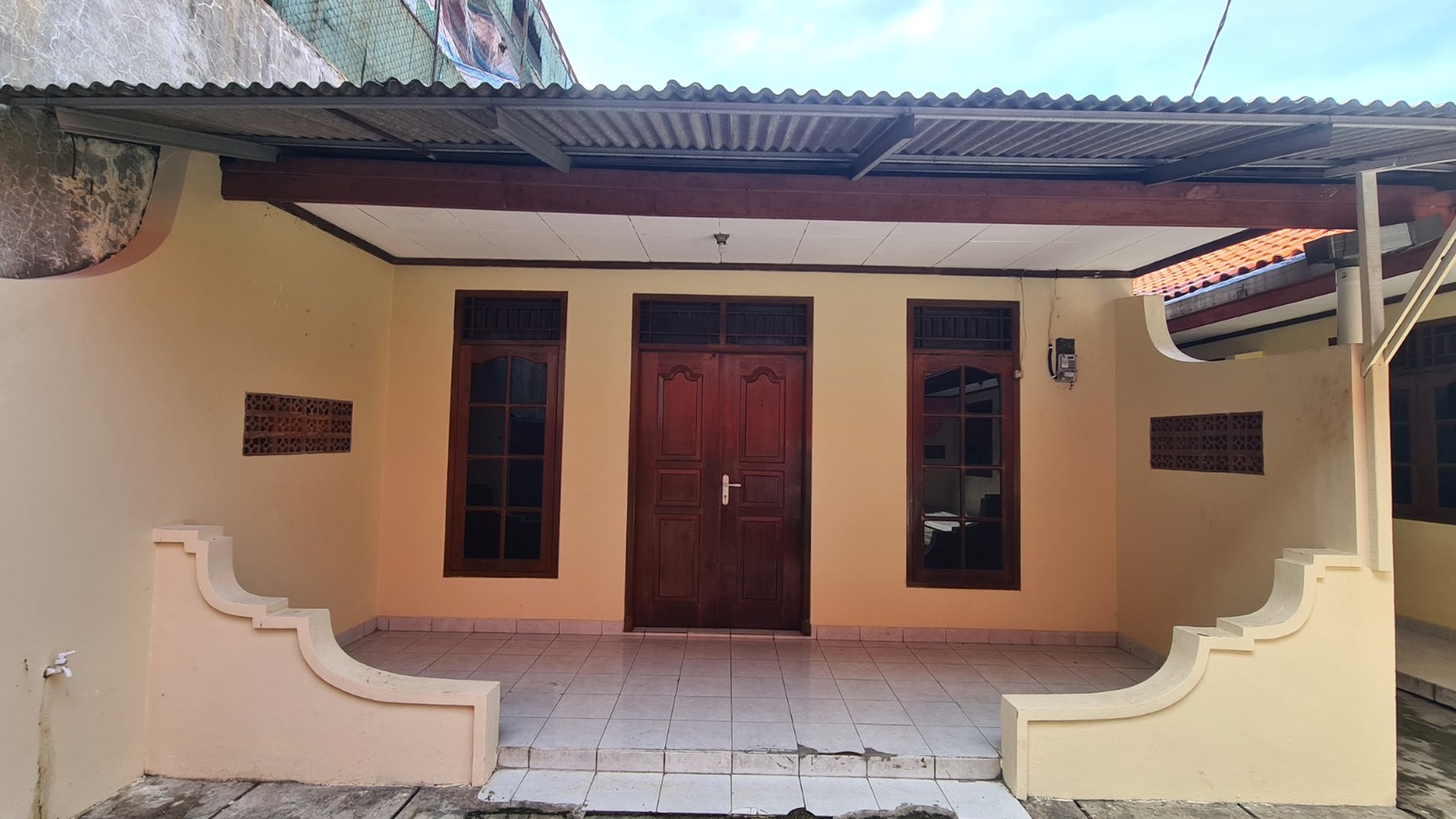 Dijual Rumah (4 paviliun), cocok untuk kontrakan, kost-kostan, Jl. Kemiri Sawah, Margonda, Depok