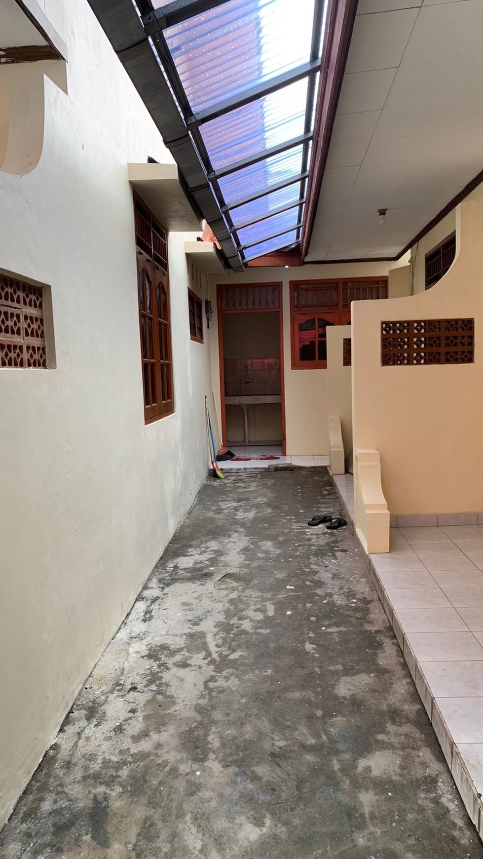 Dijual Rumah (4 paviliun), cocok untuk kontrakan, kost-kostan, Jl. Kemiri Sawah, Margonda, Depok