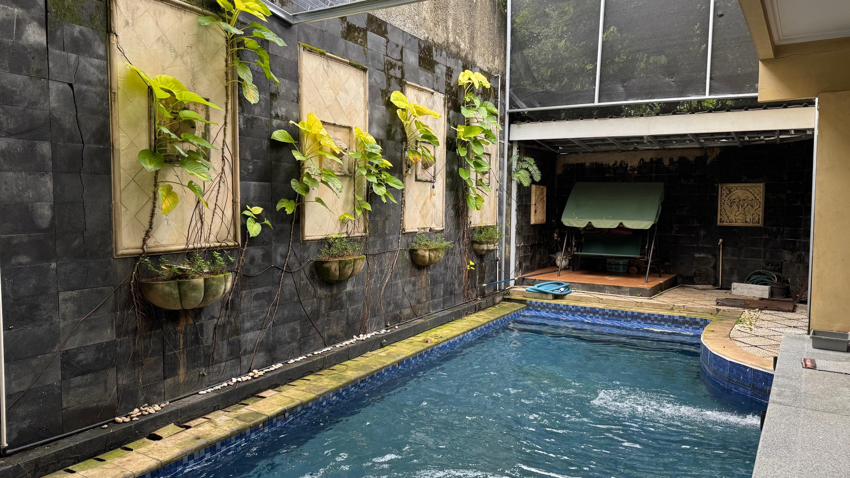 Rumah Modern Fully Furnished Private Swimming Pool di Cinere