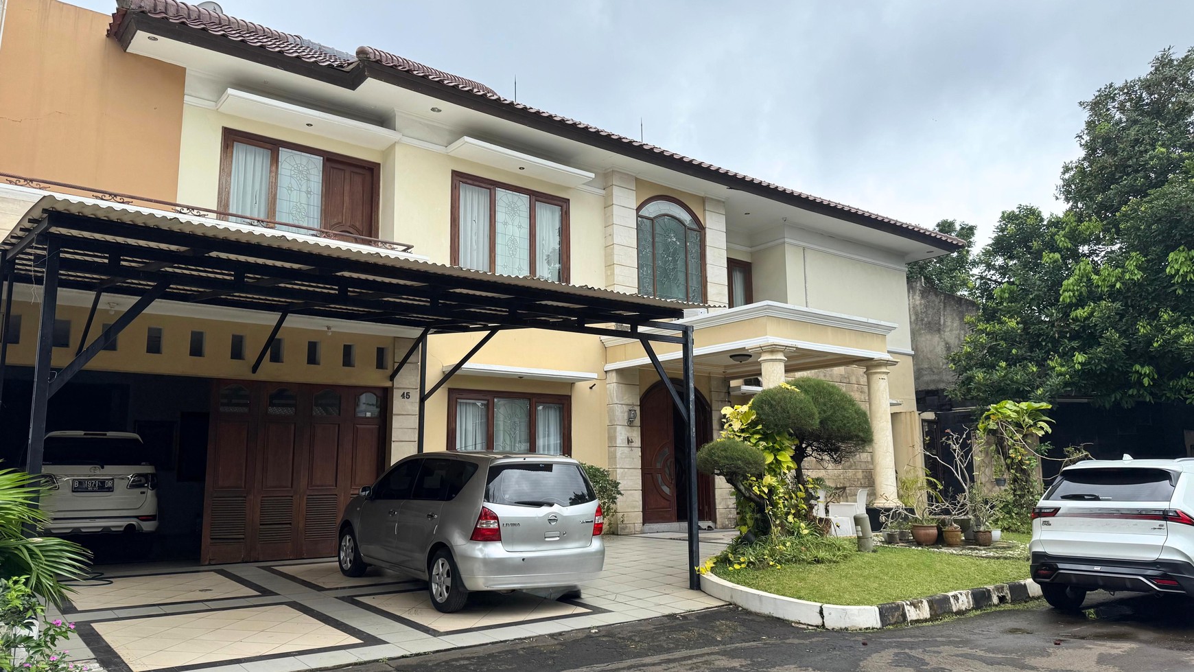 Rumah Modern Fully Furnished Private Swimming Pool di Cinere