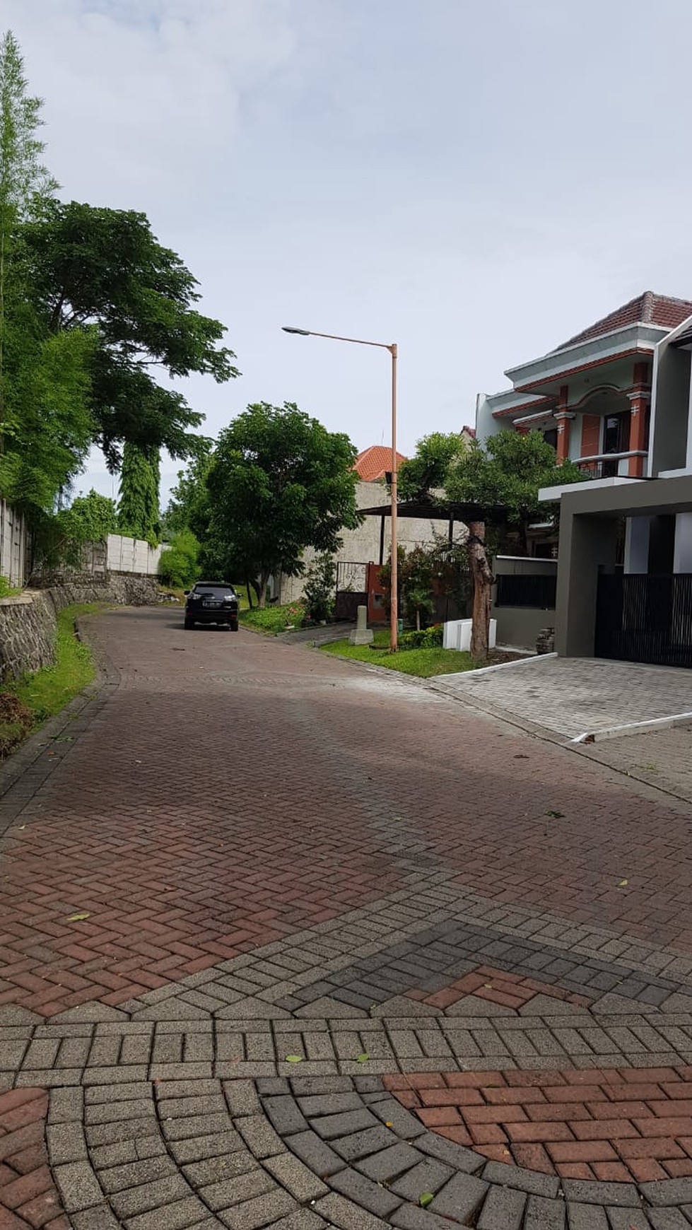 172.  Dijual  Rumah  di  GRAHA  FAMILY  blok  R  -  Kualitas Bangunan  Prima 