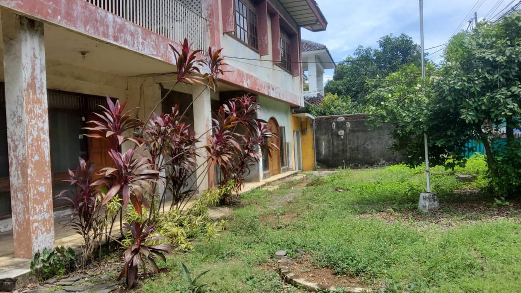 Rumah Hitung Tanah Lokasi Sangat Strategis Zona Komersial di Rawamagun