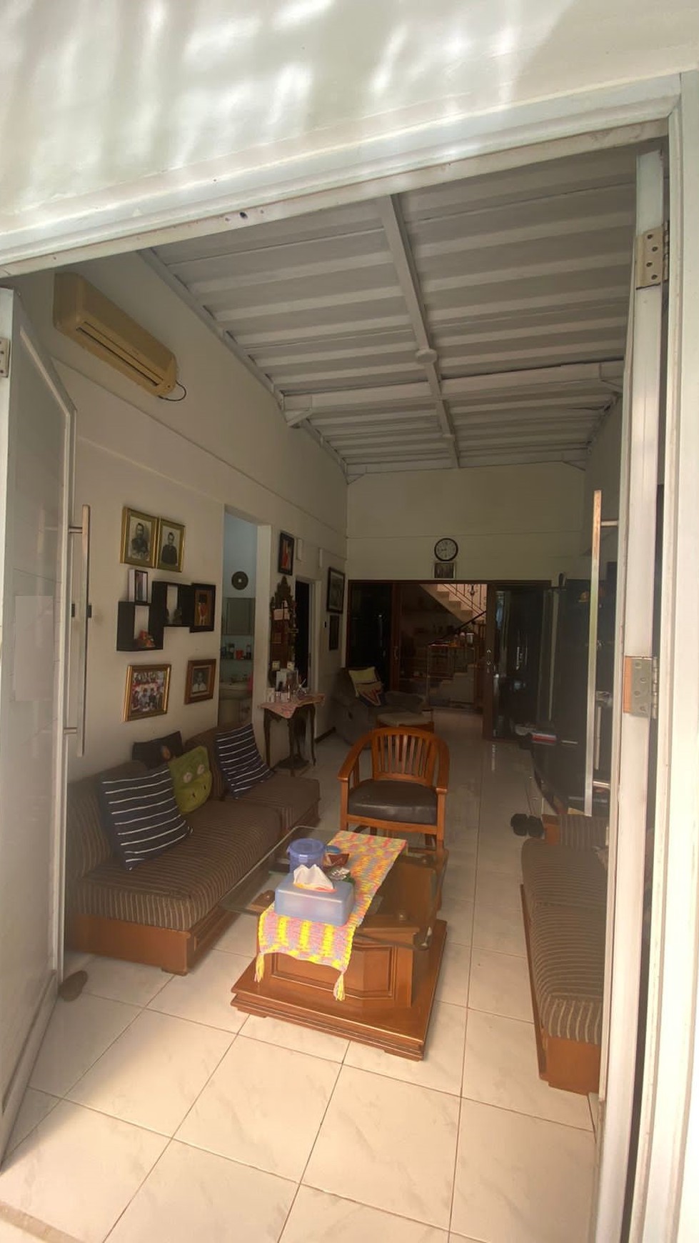 Rumah Semi Furnished, bagus, bangunan kokoh dan terawat di Bintaro- Tangerang Selatan.