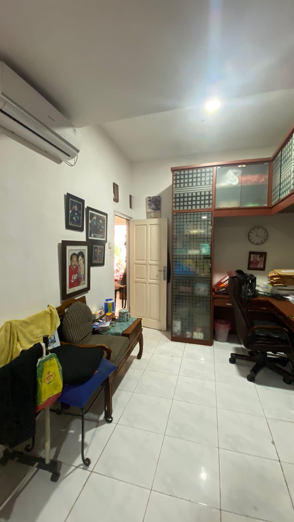 Rumah Semi Furnished, bagus, bangunan kokoh dan terawat di Bintaro- Tangerang Selatan.