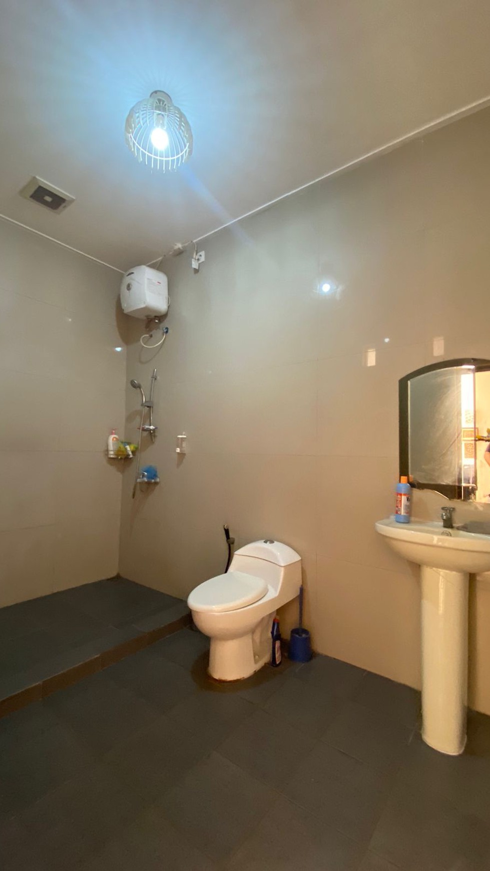 Rumah Semi Furnished, bagus, bangunan kokoh dan terawat di Bintaro- Tangerang Selatan.