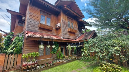 Rumah Bernuansa Resort di Cinere Lingkungan Asri Dengan Kolam Renang