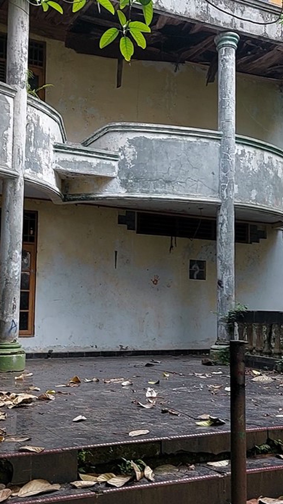 Rumah Tua Hitung Tanah di Larangan, Tangerang