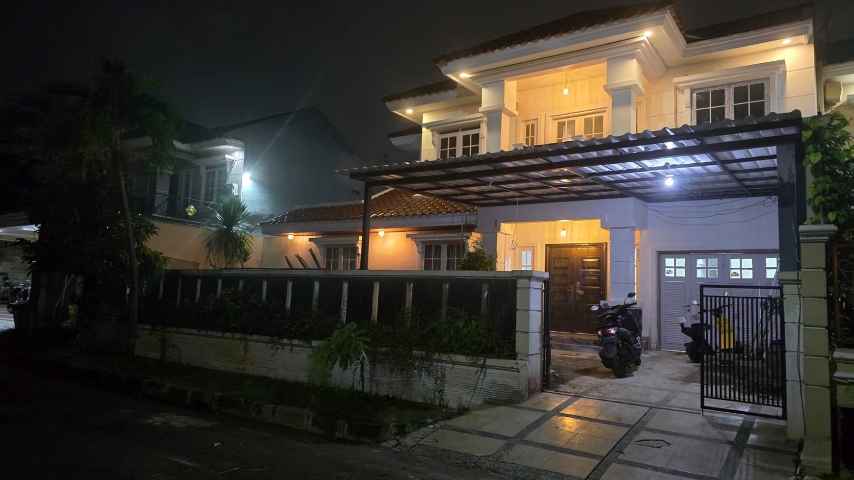 RUMAH MEWAH DAN BAGUS dengan Lokasi yang sangat Strategis di Cluster Tropikana Jababeka Residence