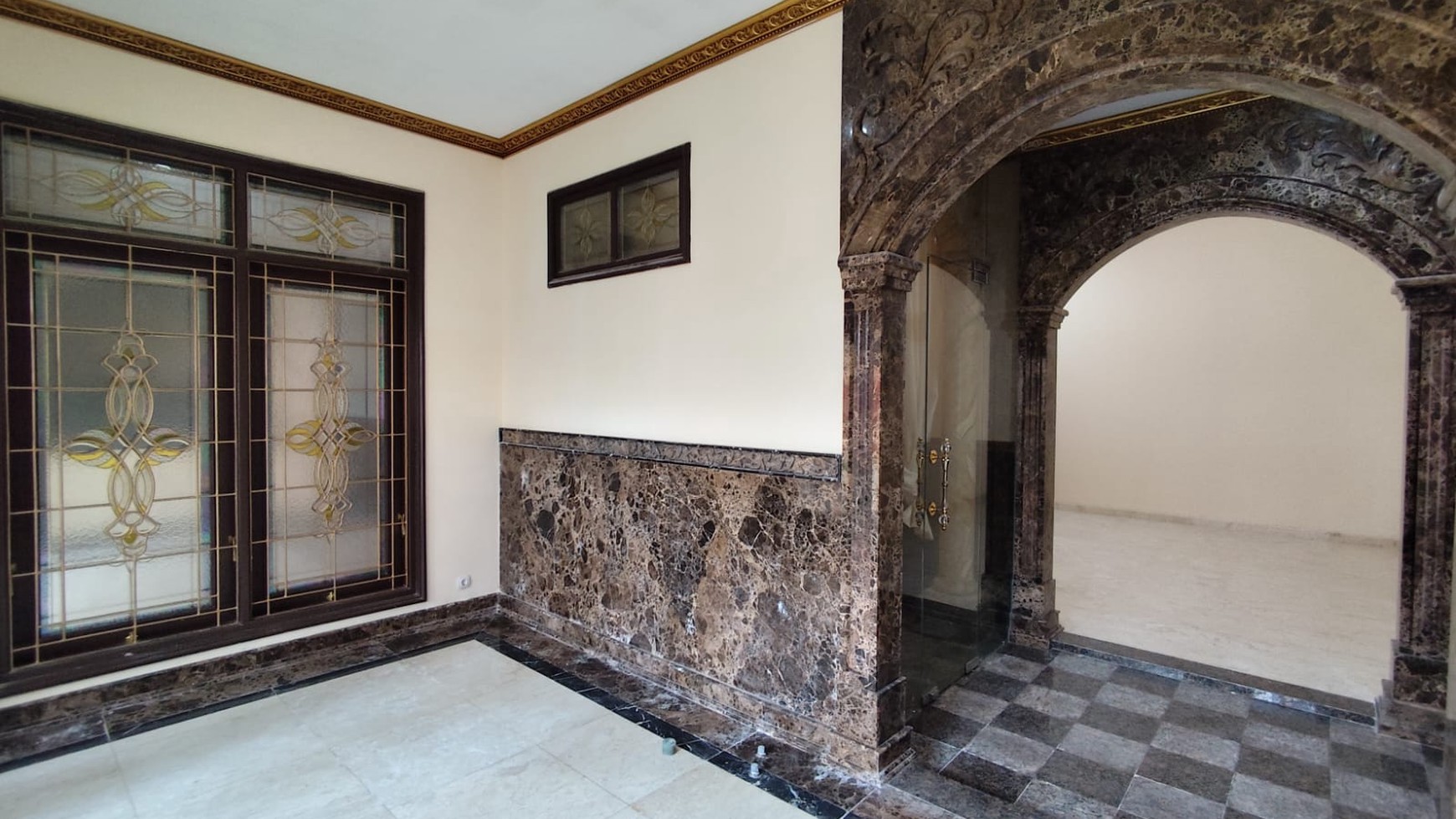 Rumah Mewah 2.5 Lantai Lokasi di Jalan Palagan Utara Hotel Hyaat