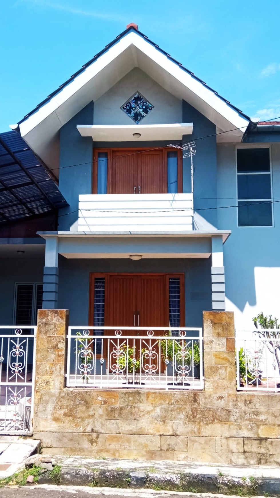 Rumah Renovasi American style design  Griya Loka BSD city 