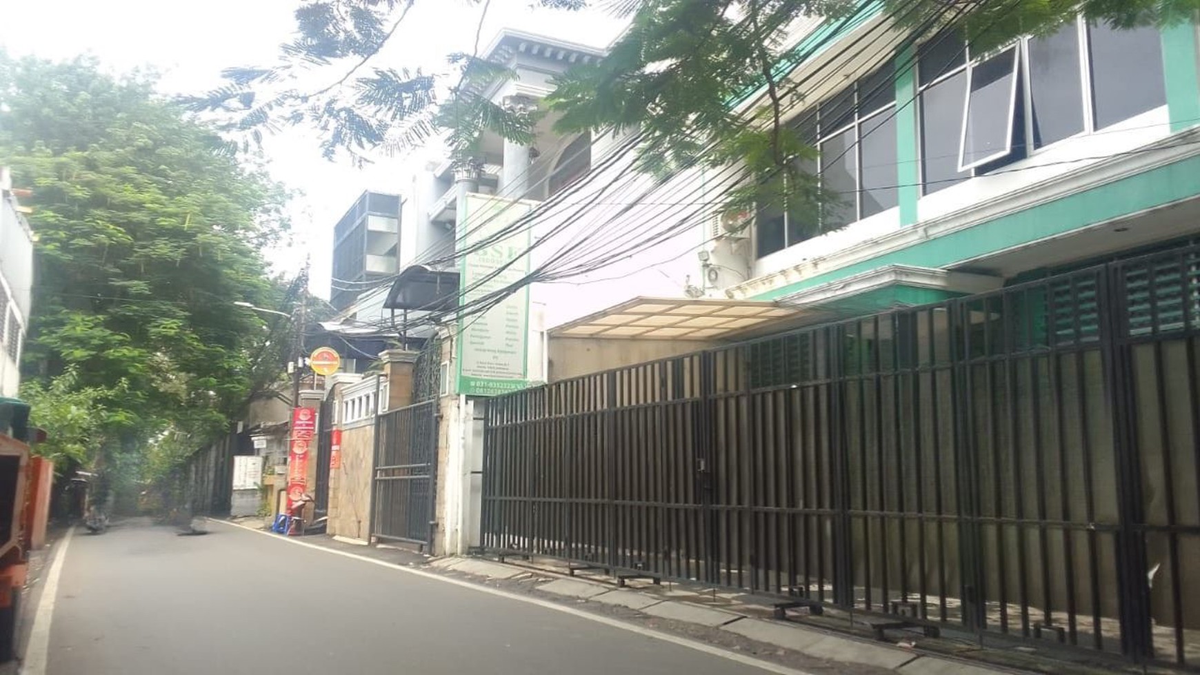 Rumah 3 Lantai Di Tebet Timur, Strategis Hanya 100 m2 Dari St. KA Cawang