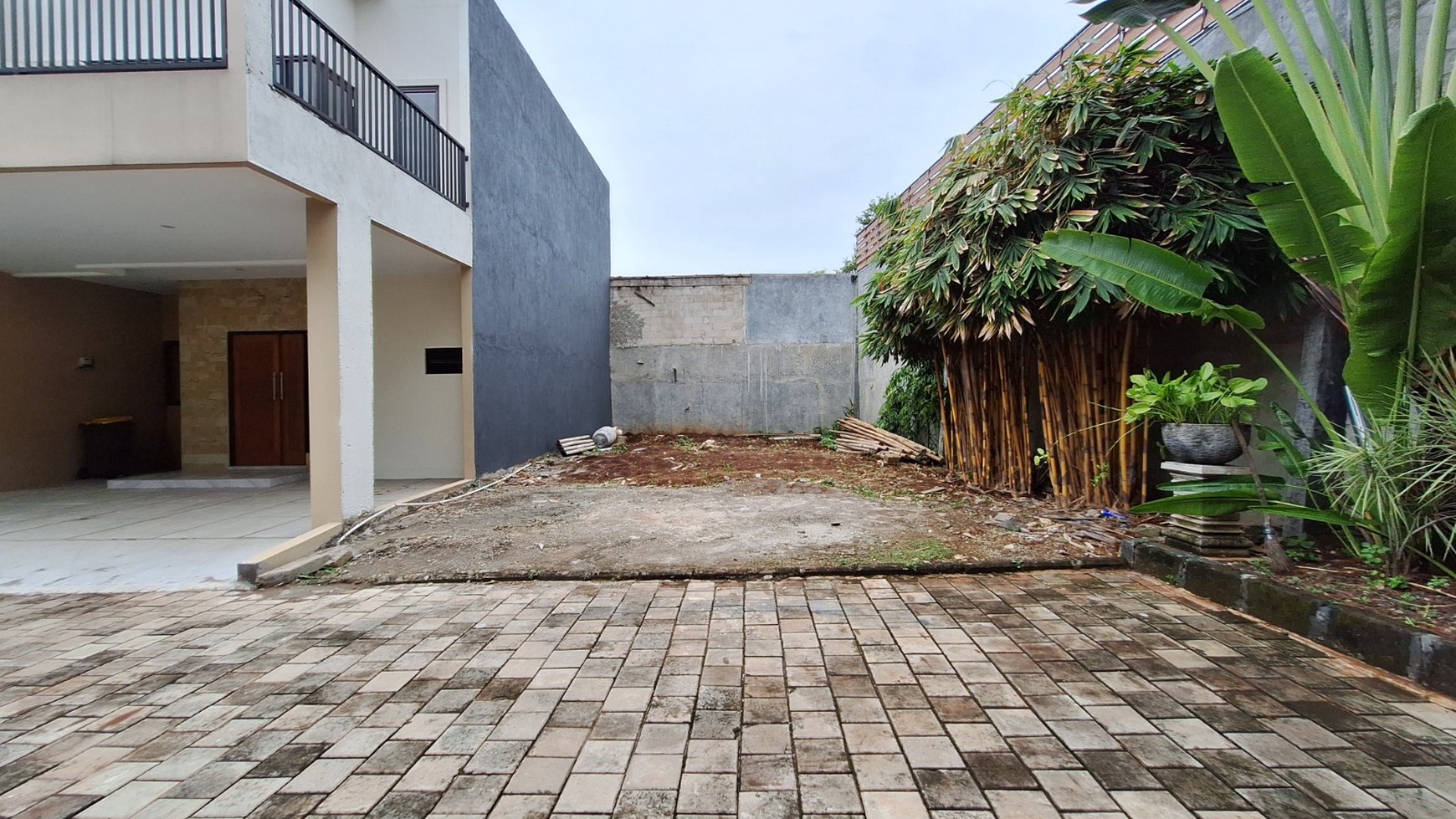 Tanah Dalam Townhouse di Krukut Siap Bangun Hunian Dekat Tol