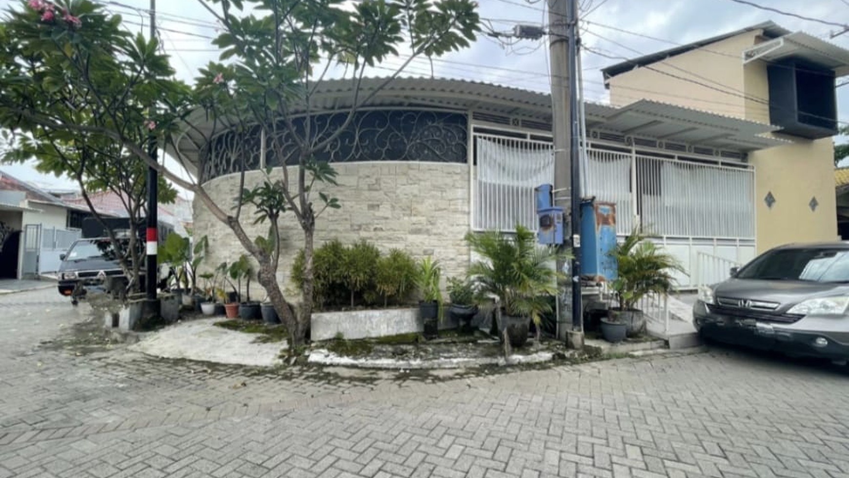 Rumah Hook Darmo Harapan Indah