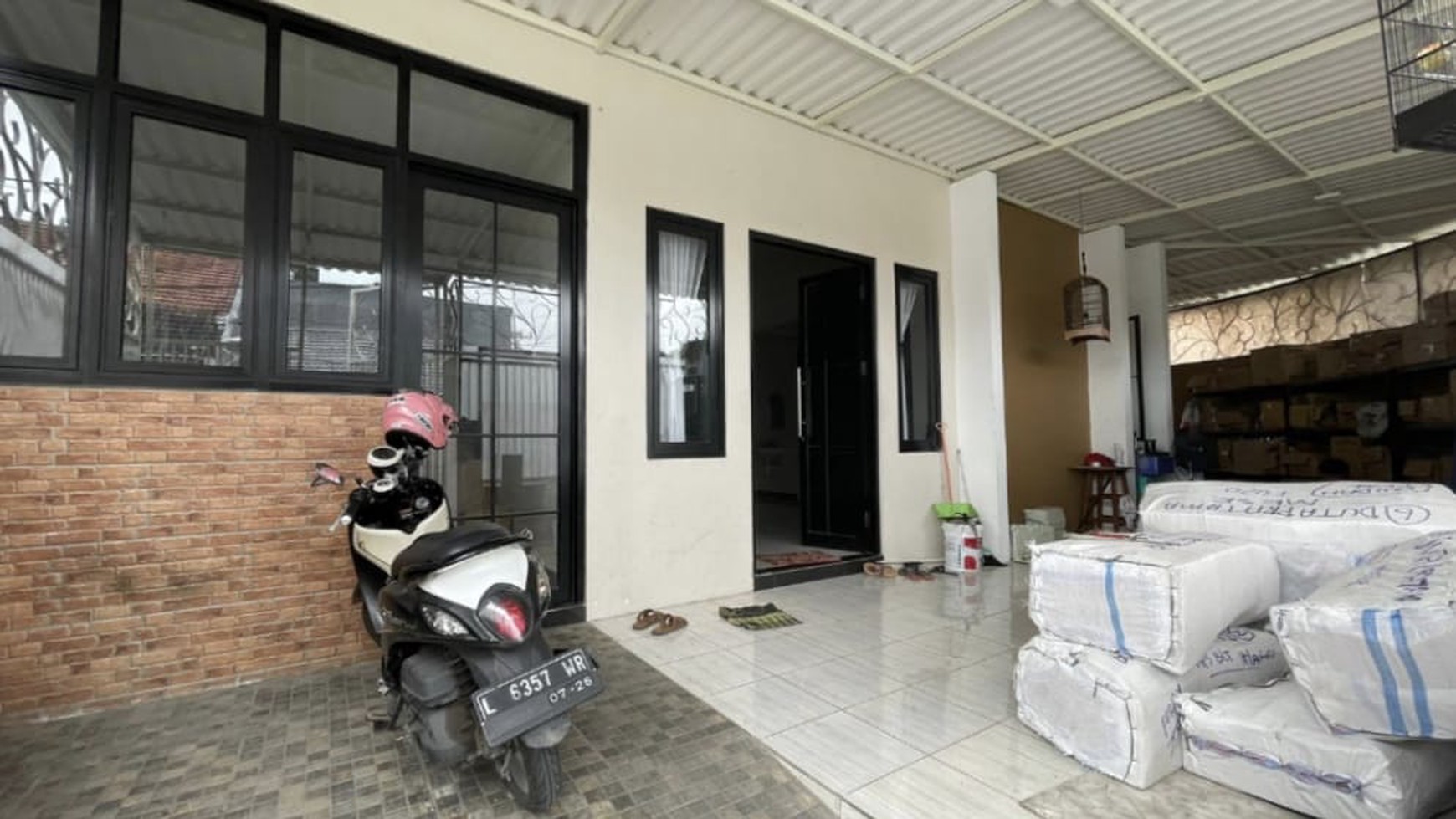 Rumah Hook Darmo Harapan Indah