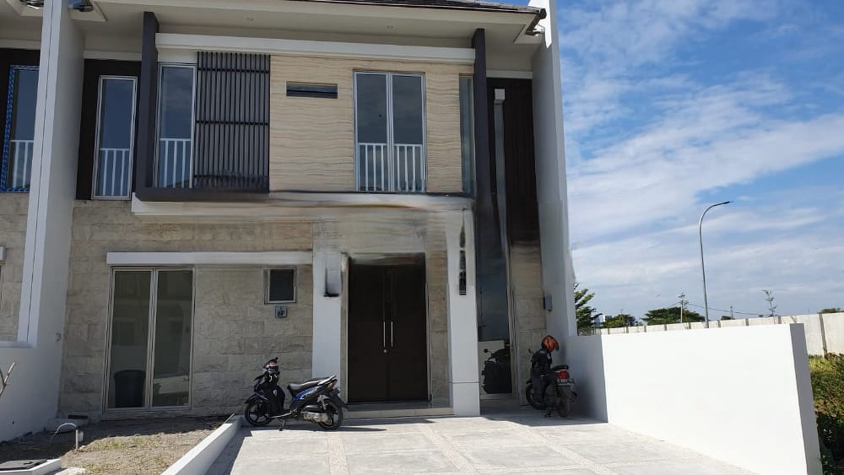 Dijual Rumah Greenland Residence Tipe Armaya New Baru 2 Lantai Siap Huni Dekat Citraland , Pakuwon Mall Surabaya