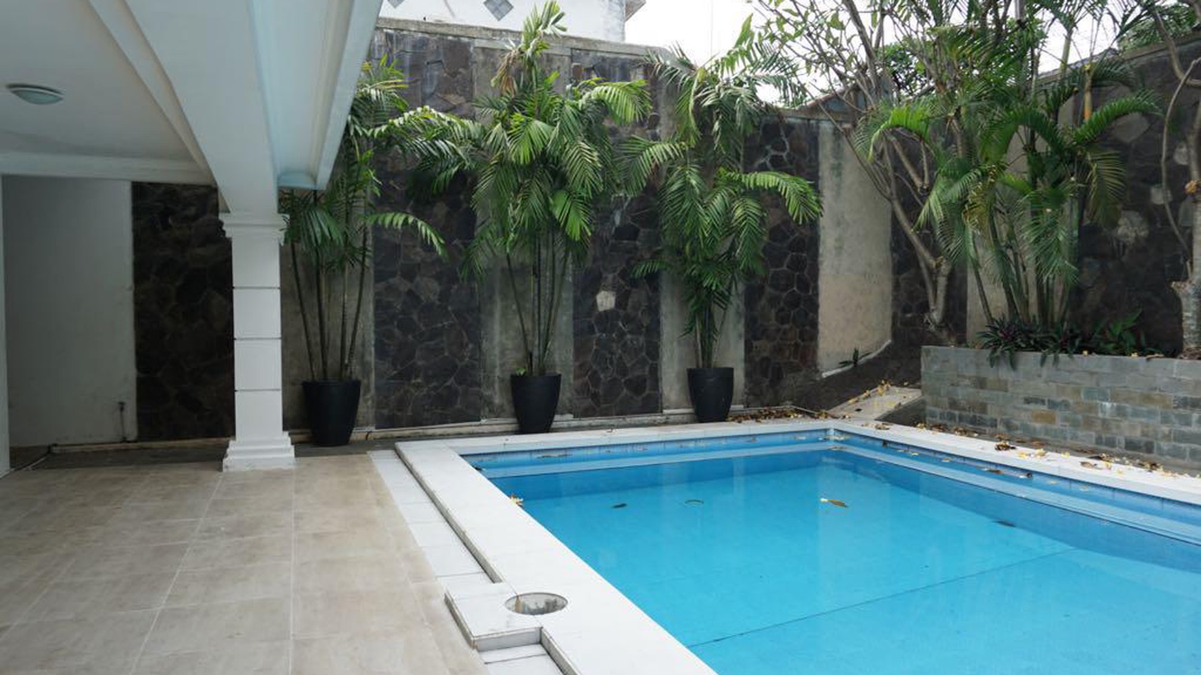 Compound house location at cipete close to France School Jakarta and walking distance to MRT Cipete