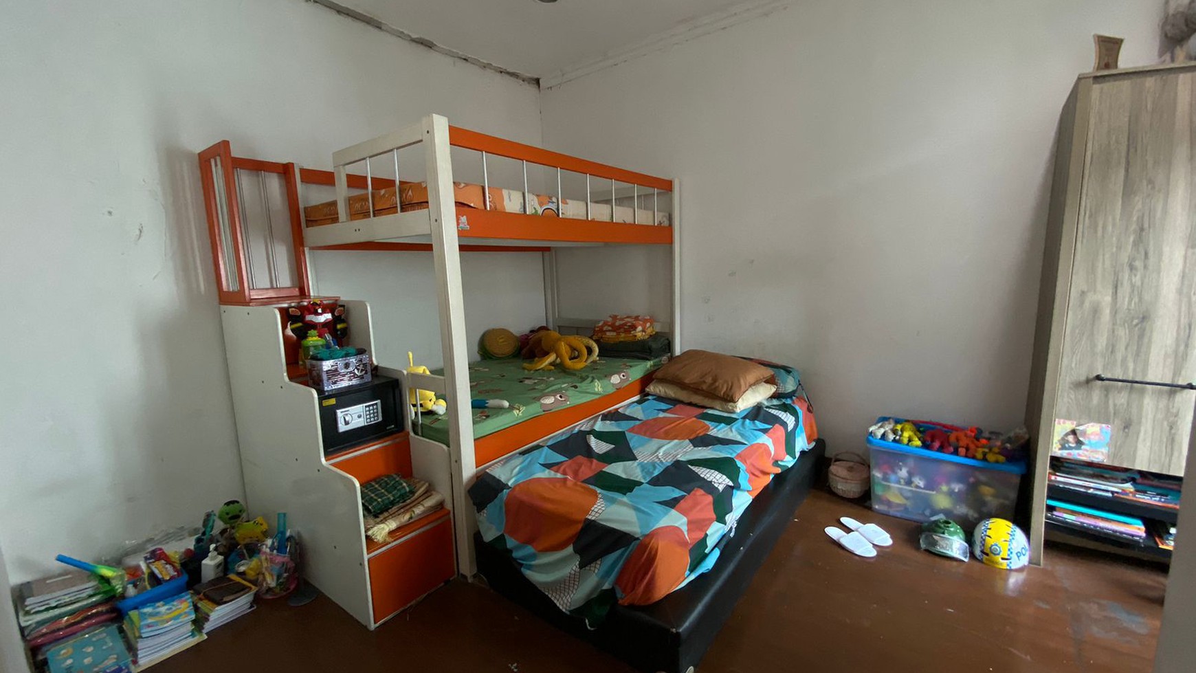DIJUAL Rumah komersial area JL Jambi Surabaya Pusat