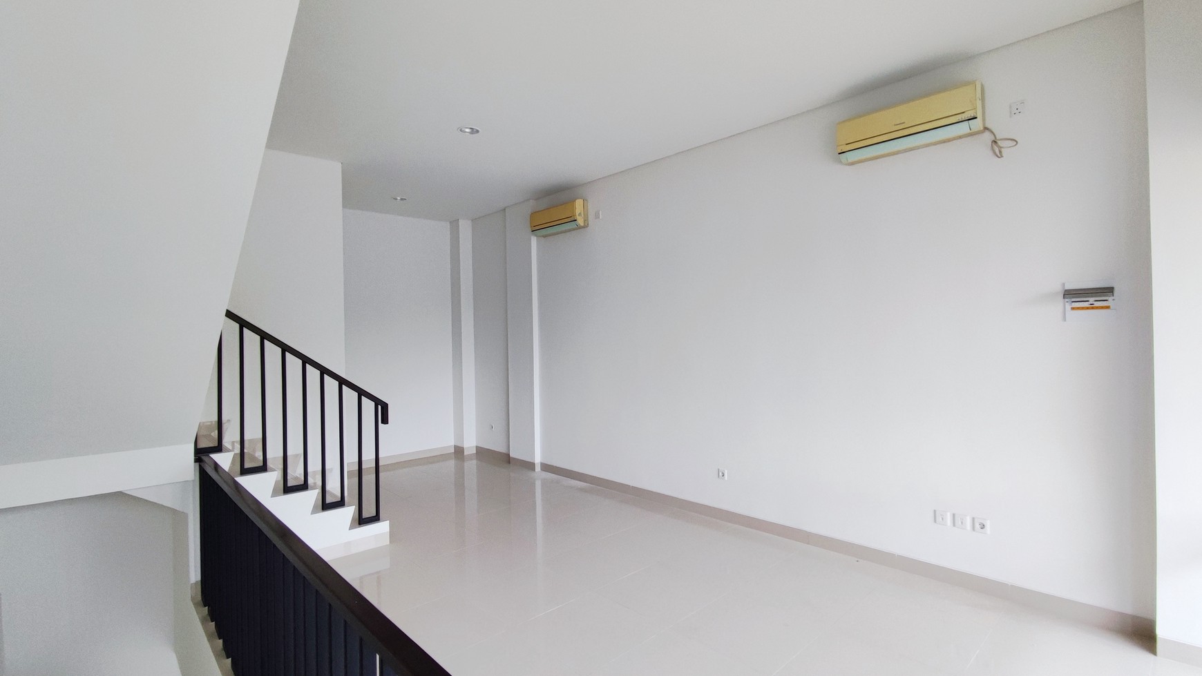 Hot Rent. Ruko bagus the Loop BSD, depan jl raya.. 