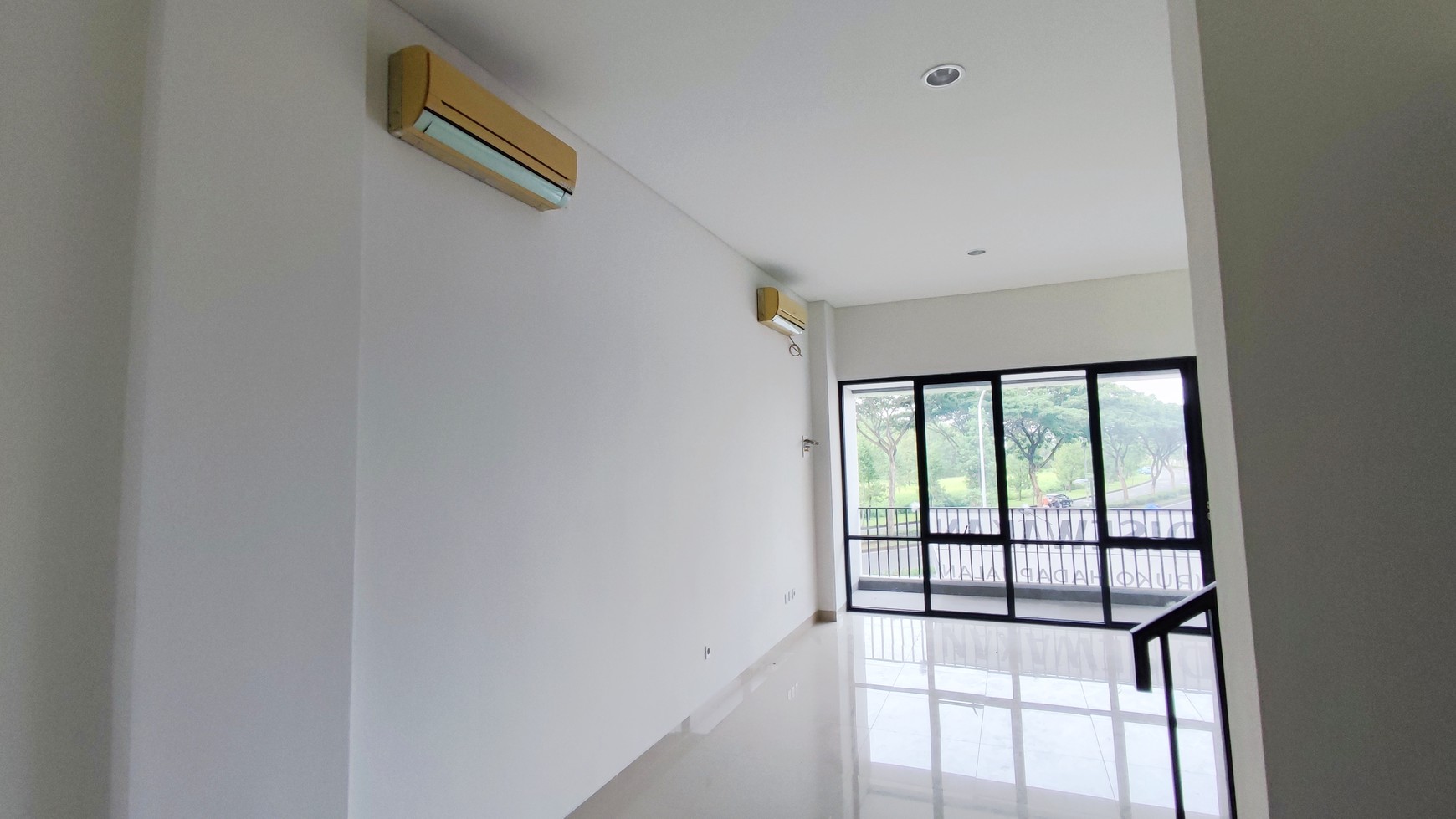 Hot Rent. Ruko bagus the Loop BSD, depan jl raya.. 