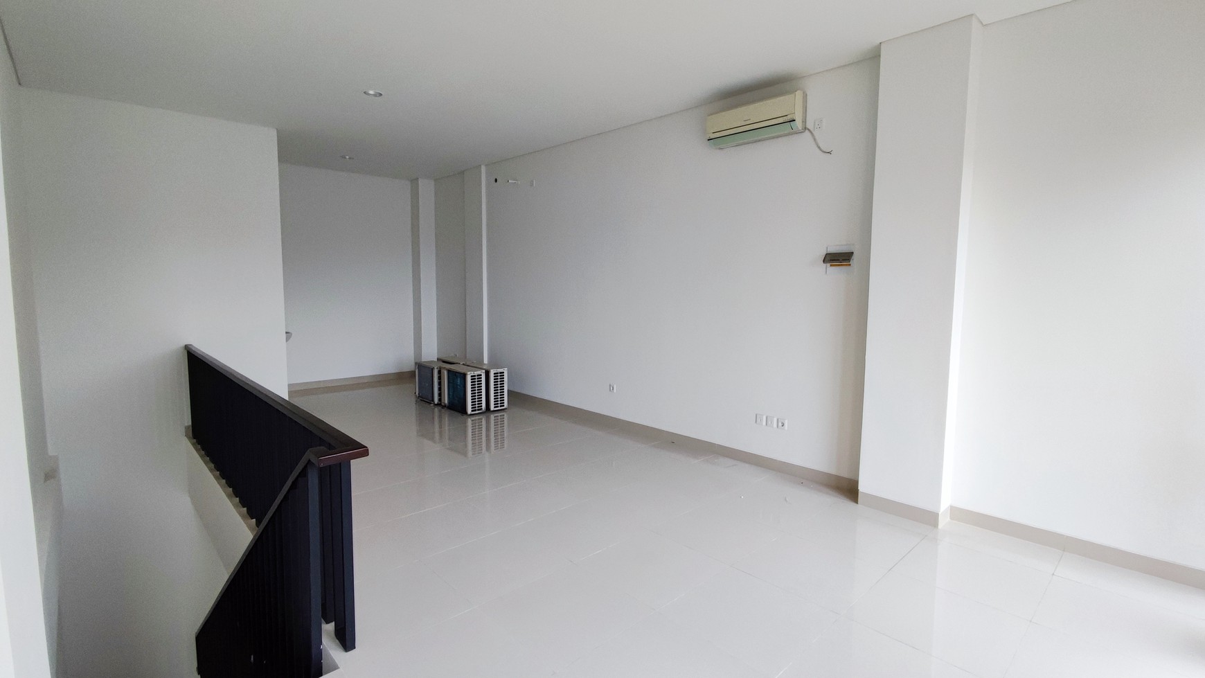 Hot Rent. Ruko bagus the Loop BSD, depan jl raya.. 