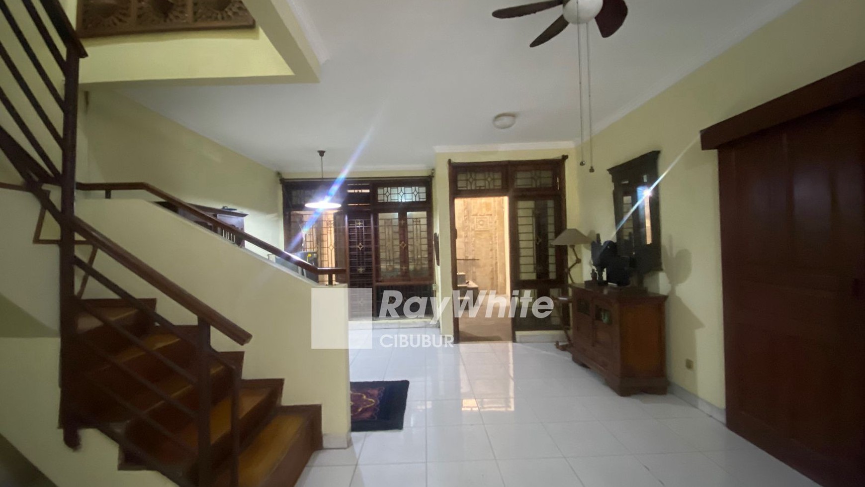 RUMAH ARTISTIK 2 LANTAI DI RAFFLES HILLS CIBUBUR