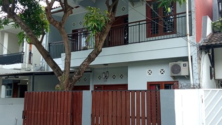 Rumah Bagus, Rapih dan Apik, siap huni di Bintaro - Jaksel