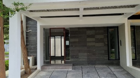 MURAH Disewakan Rumah North West Lake Citraland Surabaya Plus 3 Unit AC Spesial Lokasi Depan Kolam Renang Langsung 