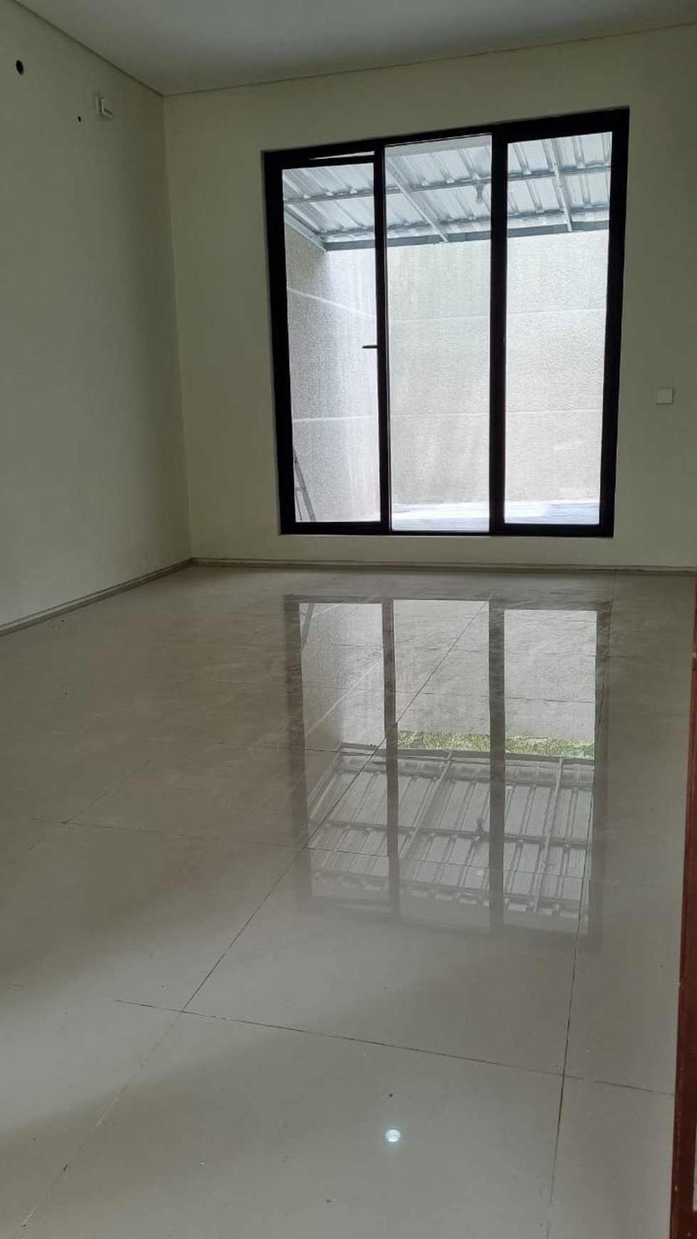 MURAH Disewakan Rumah North West Lake Citraland Surabaya Plus 3 Unit AC Spesial Lokasi Depan Kolam Renang Langsung 