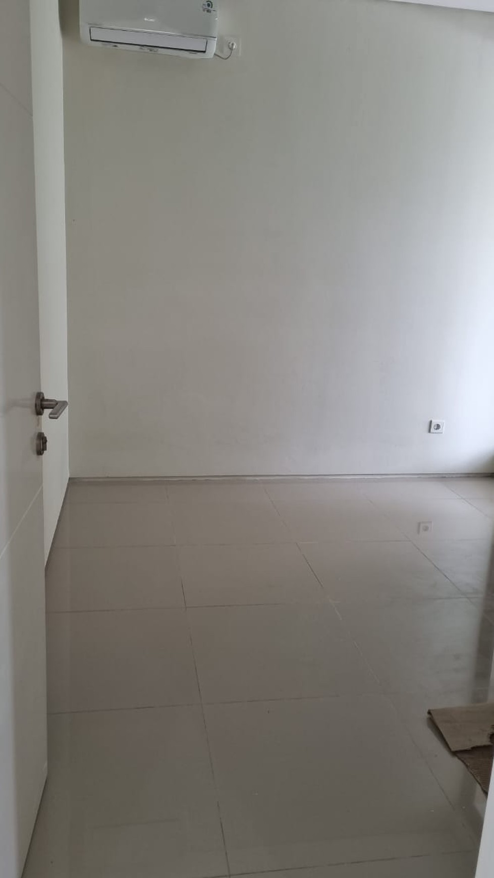 MURAH Disewakan Rumah North West Lake Citraland Surabaya Plus 3 Unit AC Spesial Lokasi Depan Kolam Renang Langsung 