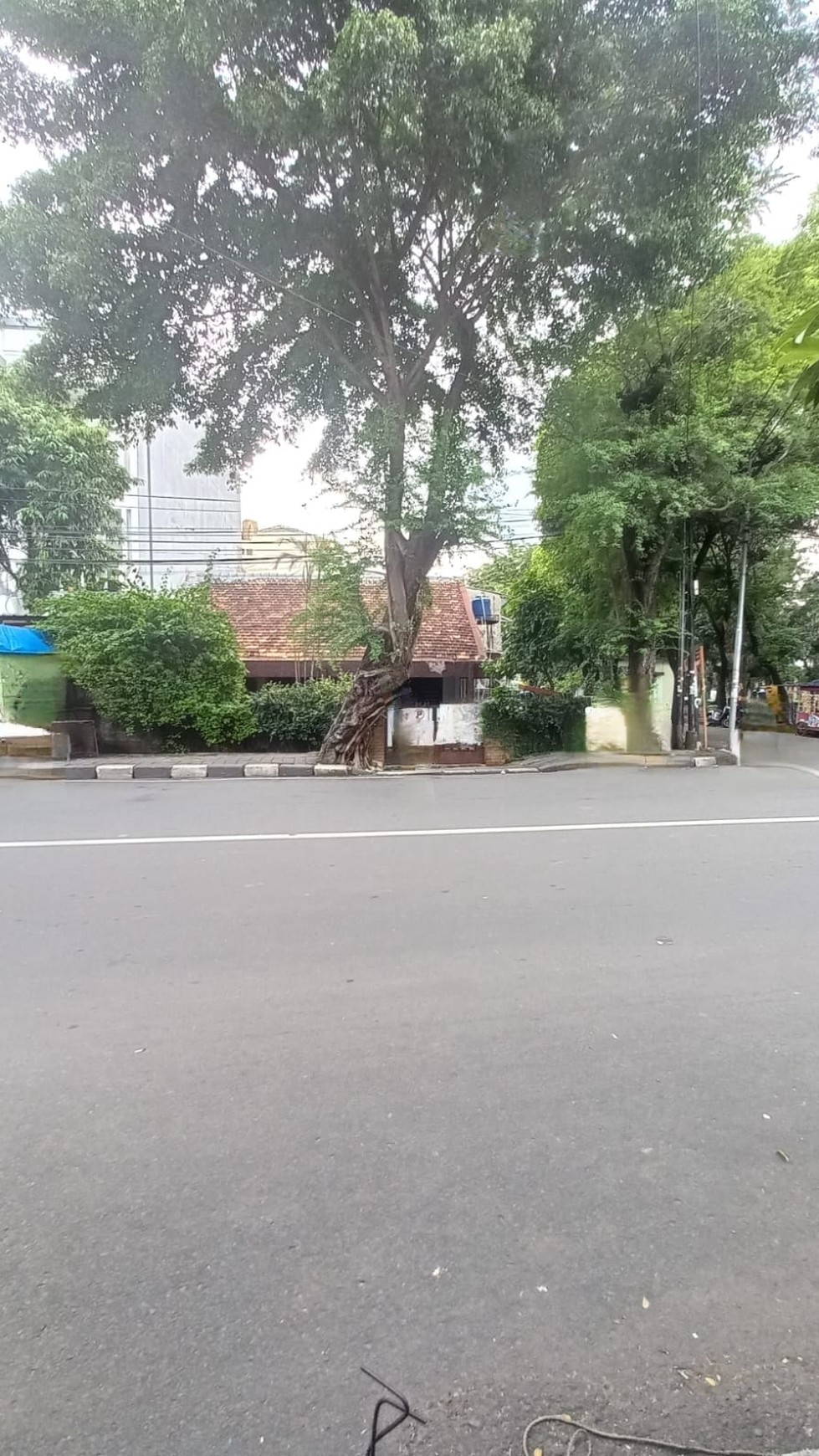 Rumah Pinggir Jalan Di Bendungan Hilir, Jakarta Pusat