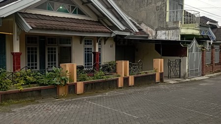 Rumah 4 Kamar Dalam Perum Ambarketawang Permai Gamping Sleman