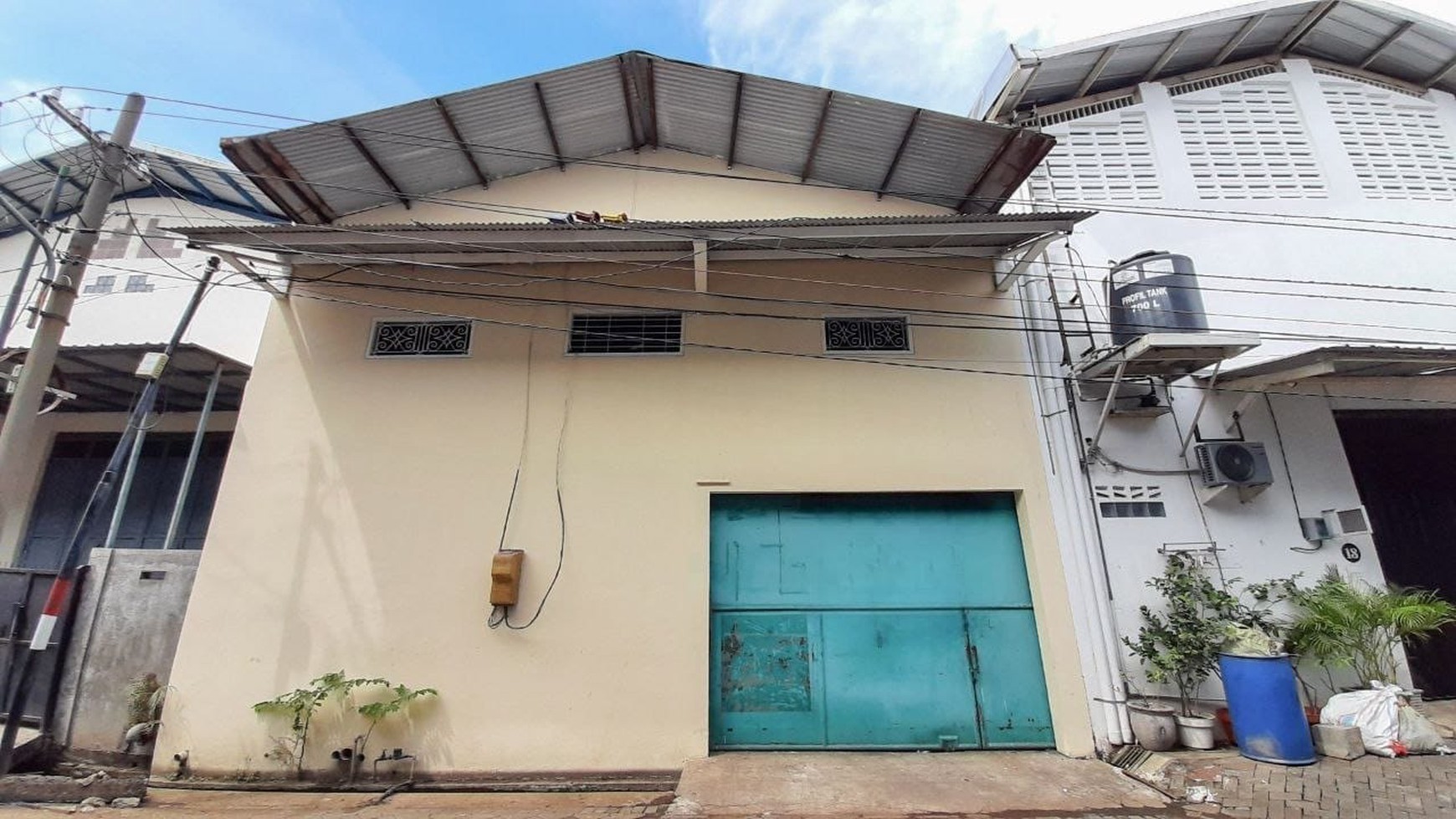 Dijual Gudang abis renov siap pakai Lokasi Lebak Timur Surabaya
