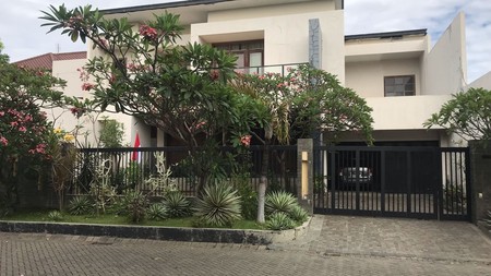Dijual RUMAH BESAR 2 lantai SIAP HUNI di perumahan PAKUWON CITY Surabaya Timur