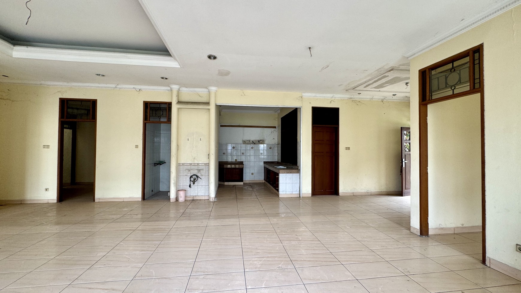 Dijual Rumah di Intercon Taman Kebon Jeruk, Jakarta Barat