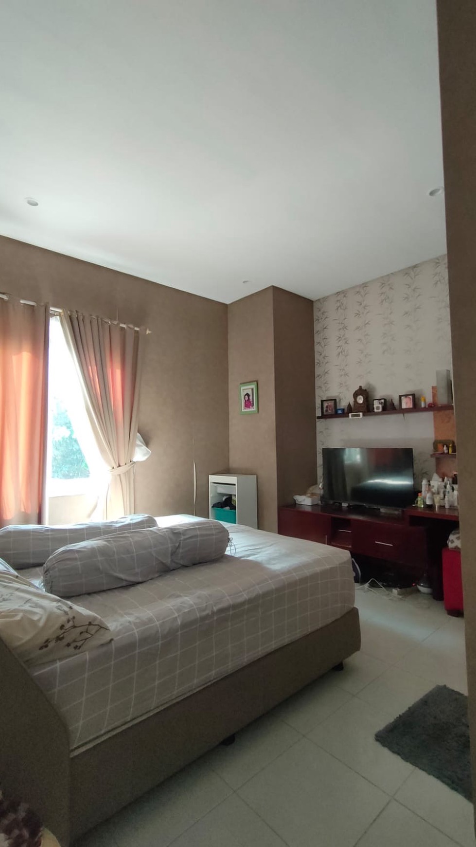 Rumah cantik 2 lantai di Neo Catalonia Nusaloka BSD Nusa Loka
