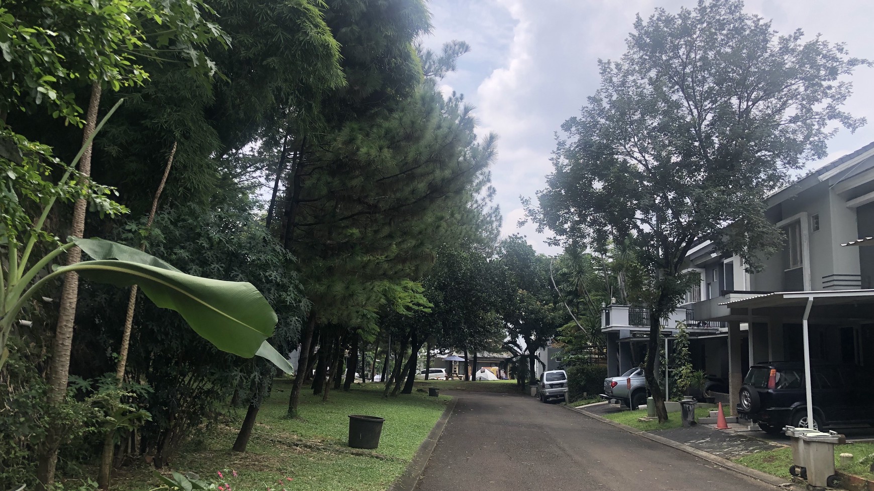 Rumah cantik 2 lantai di Neo Catalonia Nusaloka BSD Nusa Loka