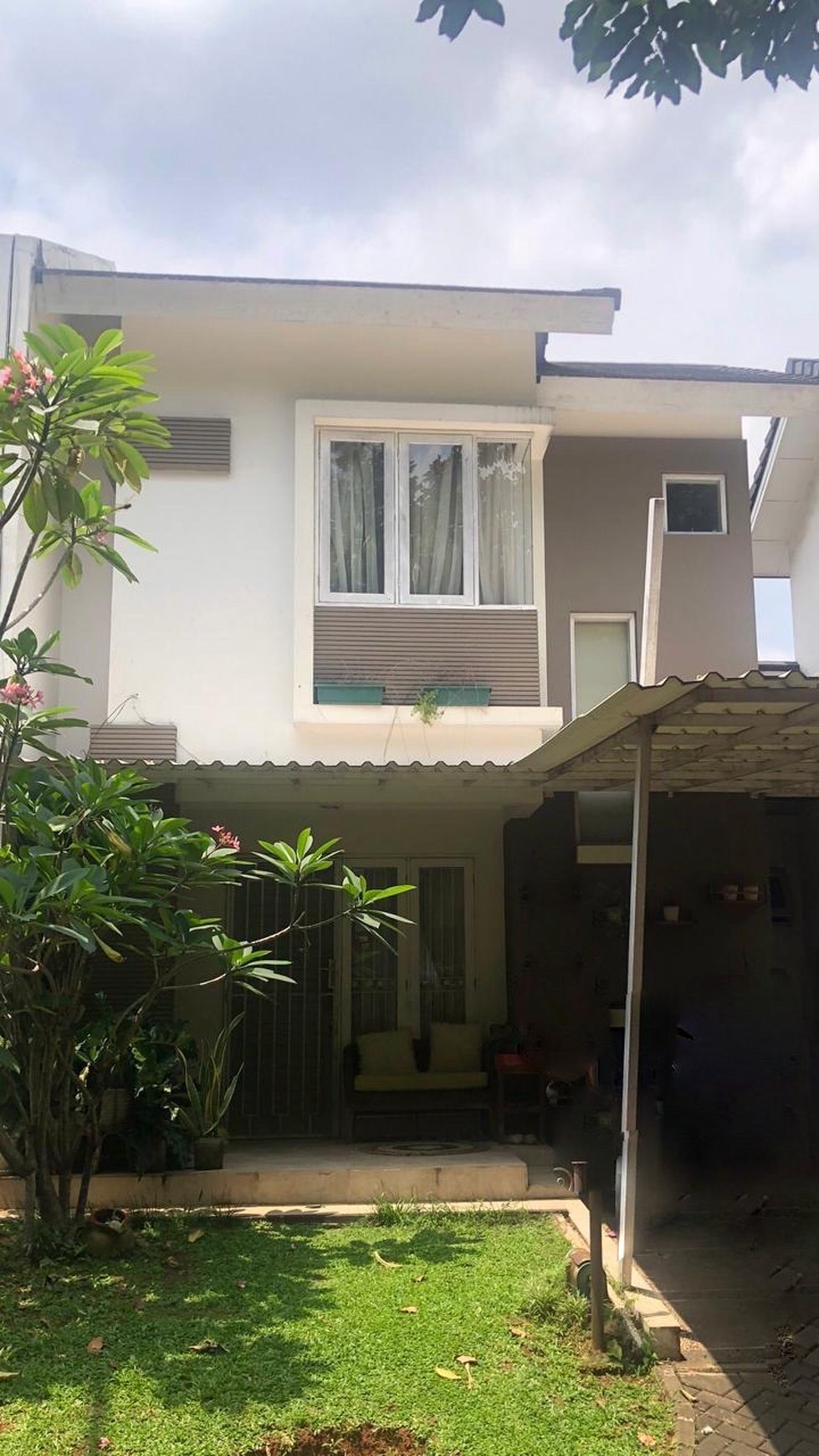 Rumah cantik 2 lantai di Neo Catalonia Nusaloka BSD Nusa Loka